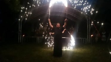 Tűzzsonglőr bemutató Bátorban