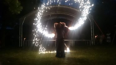 Tűzzsonglőr bemutató Bátorban