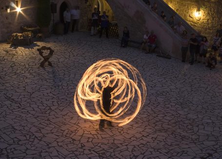 Diósgyőri vár-Szerelmesek Éjszakája Tűzzsonglőr Műsor 2019