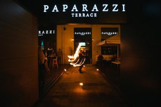 Paparazzi Kitchen&Bar Tűzzsonglőr Fellépés 2019