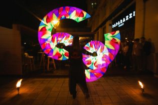 Paparazzi Kitchen&Bar Tűzzsonglőr Fellépés 2019