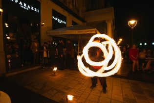 Paparazzi Kitchen&Bar Tűzzsonglőr Fellépés 2019