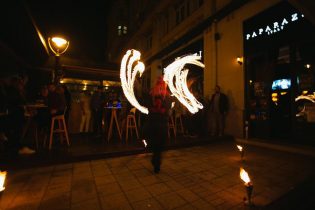 Paparazzi Kitchen&Bar Tűzzsonglőr Fellépés 2019