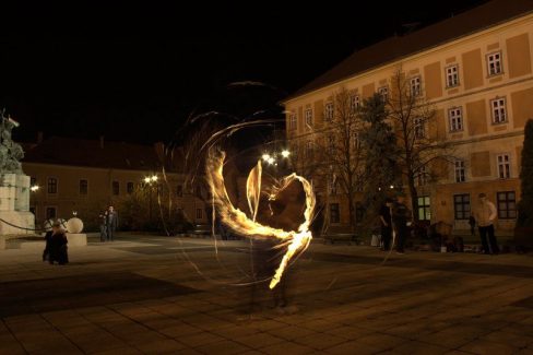 Eger, Dobó Tér, Világbékejel, 2008