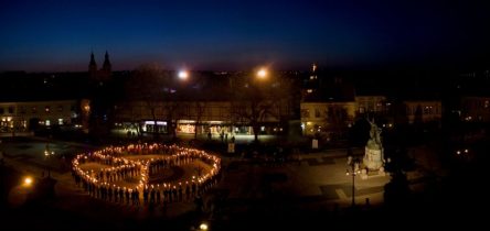 Eger,Dobó Tér, Világbékejel, 2009