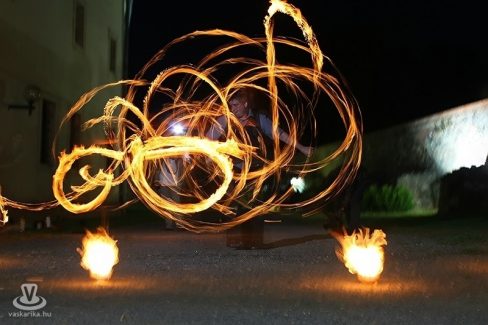 Sárvár, Báthory Lakoma, Tűzzsonglőr Bemutató 2013