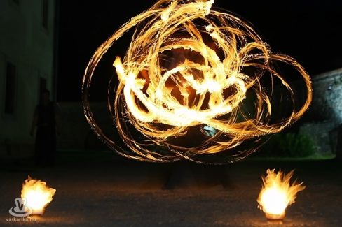 Sárvár, Báthory Lakoma, Tűzzsonglőr Bemutató 2013