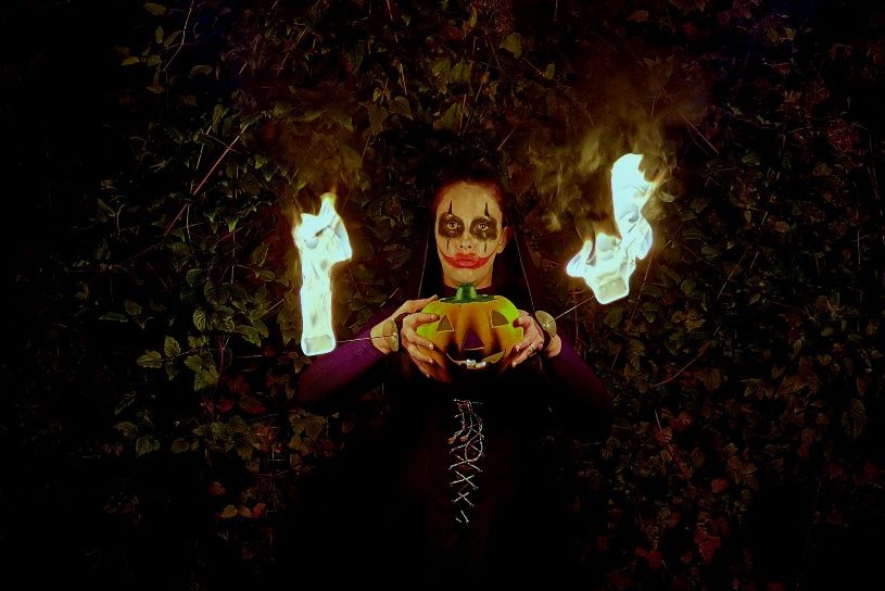 Halloween-i Lidércfény Tűzzsonglőr Show