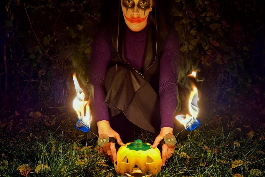 Halloween-i Lidércfény Tűzzsonglőr Show