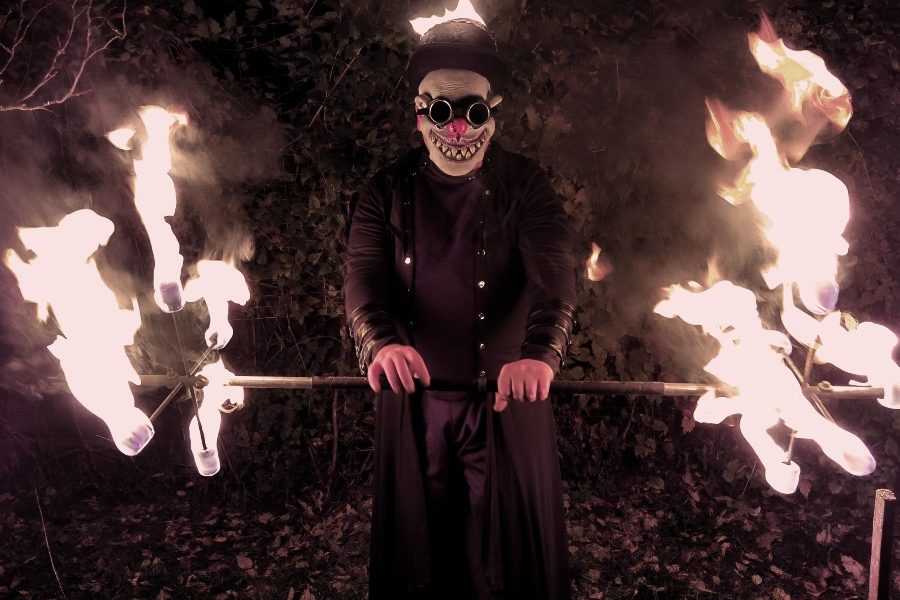 Halloween-i Lidércfény Tűzzsonglőr Show