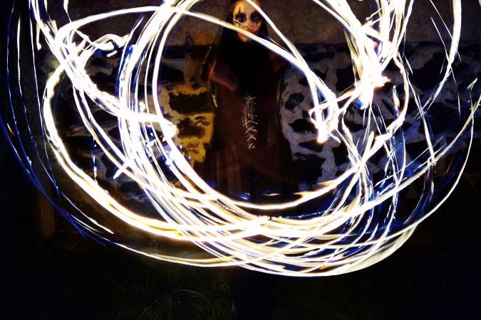 Halloween-i Lidércfény Tűzzsonglőr Show