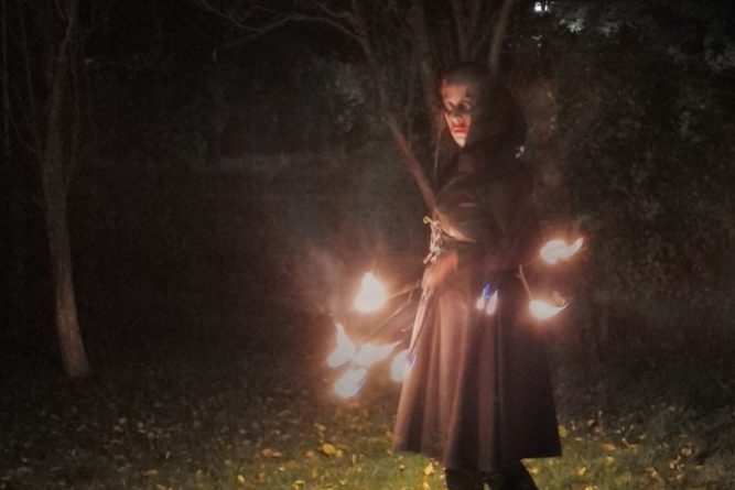 Halloween-i Lidércfény Tűzzsonglőr Show