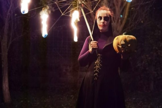 Halloween-i Lidércfény Tűzzsonglőr Show