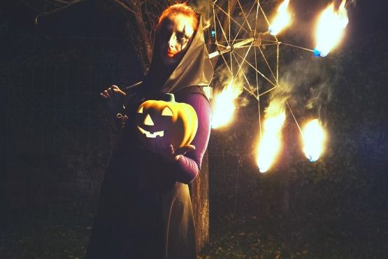 Halloween-i Lidércfény Tűzzsonglőr Show