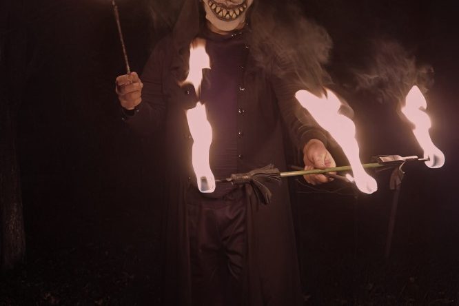 Halloween-i Lidércfény Tűzzsonglőr Show