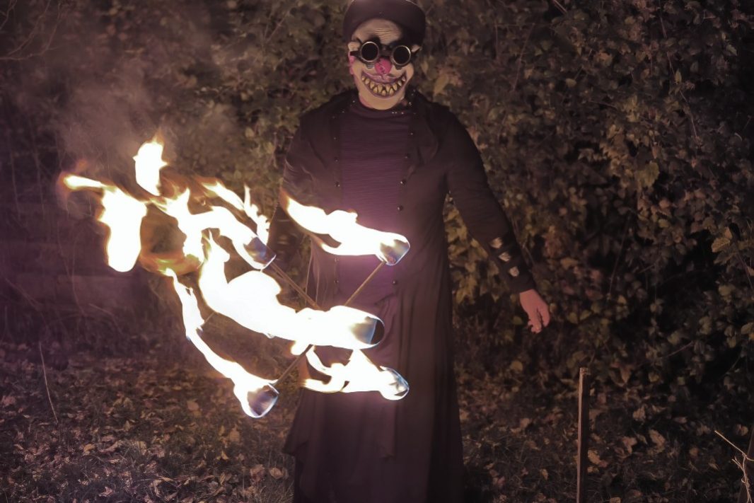 Halloween-i Lidércfény Tűzzsonglőr Show