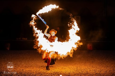 duett tűzzsonglőr show esti előadás falunapon