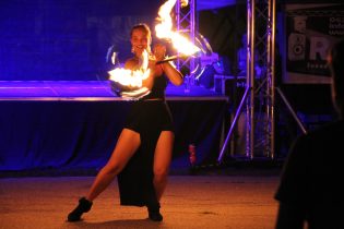 Atkár Falunap Lobbanáspont Tűzzsonglőr produkció