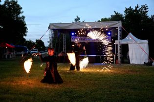Ludas- Ludas napok- Lobbanáspont tűzzsonglőr Show