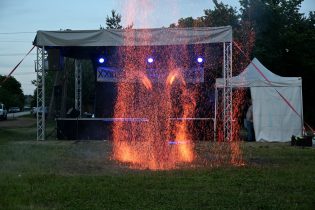 Ludas- Ludas napok- Lobbanáspont tűzzsonglőr Show