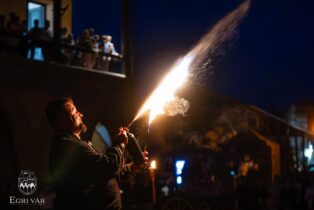 Múzeumok Éjszakája Eger Dobó István Vármúzeum Tűzzsonglőr Show