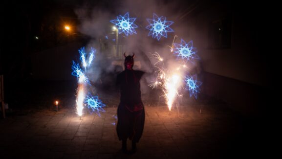 Bátor-Farsang Téltemetés télűzés tűzzsonglőr műsor