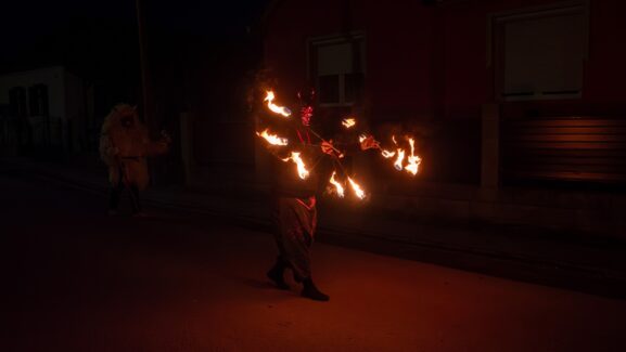 Bátor-Farsang Téltemetés télűzés tűzzsonglőr műsor