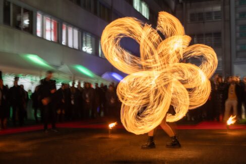 Budapest Céges Karácsonyi Tűzzsonglőr Műsor 2025