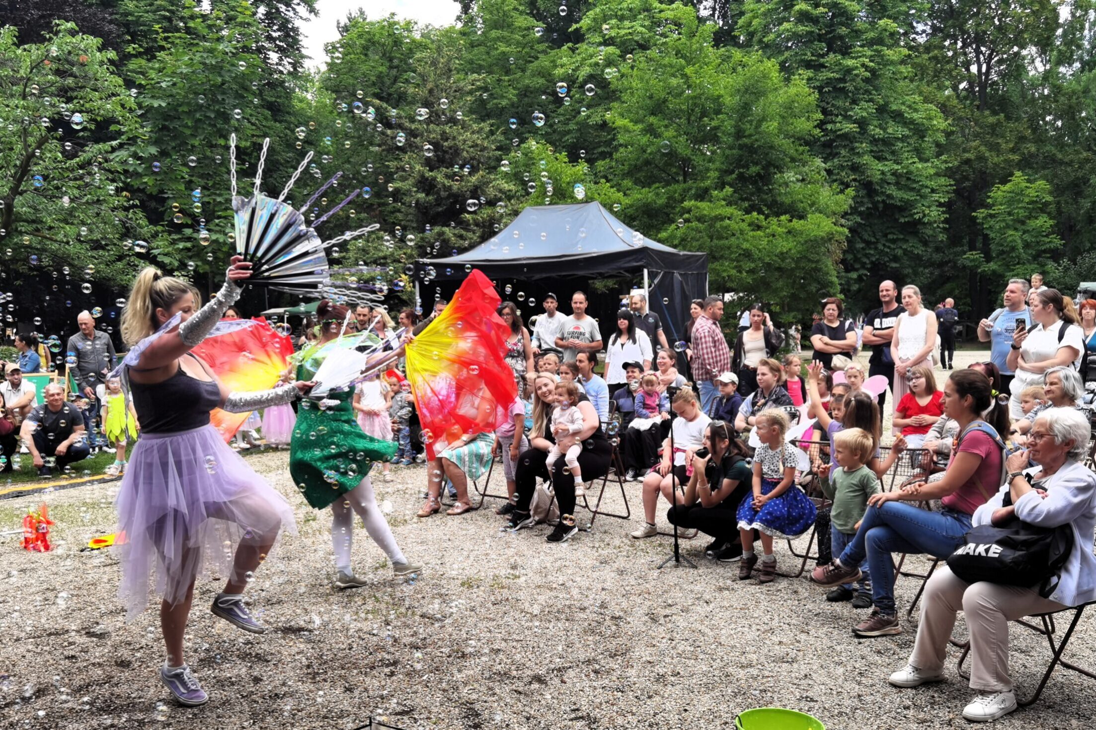 Buborékpont Zsonglőr Show – Buborékshow és családi látványprogram rendezvényekre