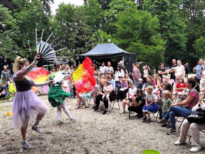 Buborékpont Zsonglőr Show – Buborékshow és családi látványprogram rendezvényekre Buborékpont Zsonglőr Show – Buborékshow és családi látványprogram rendezvényekre