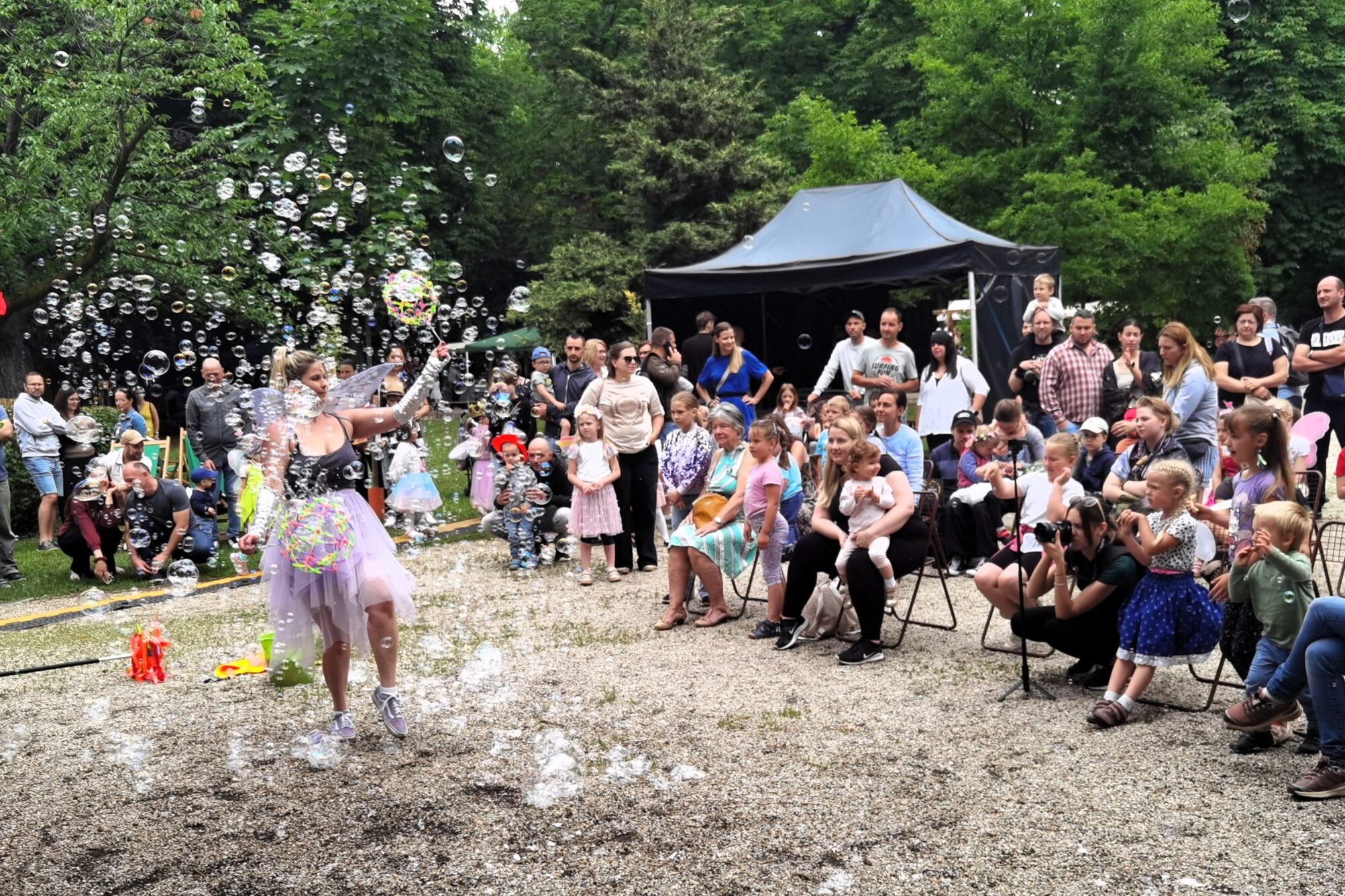 Buborékpont Zsonglőr Show – Buborékshow és családi látványprogram rendezvényekre